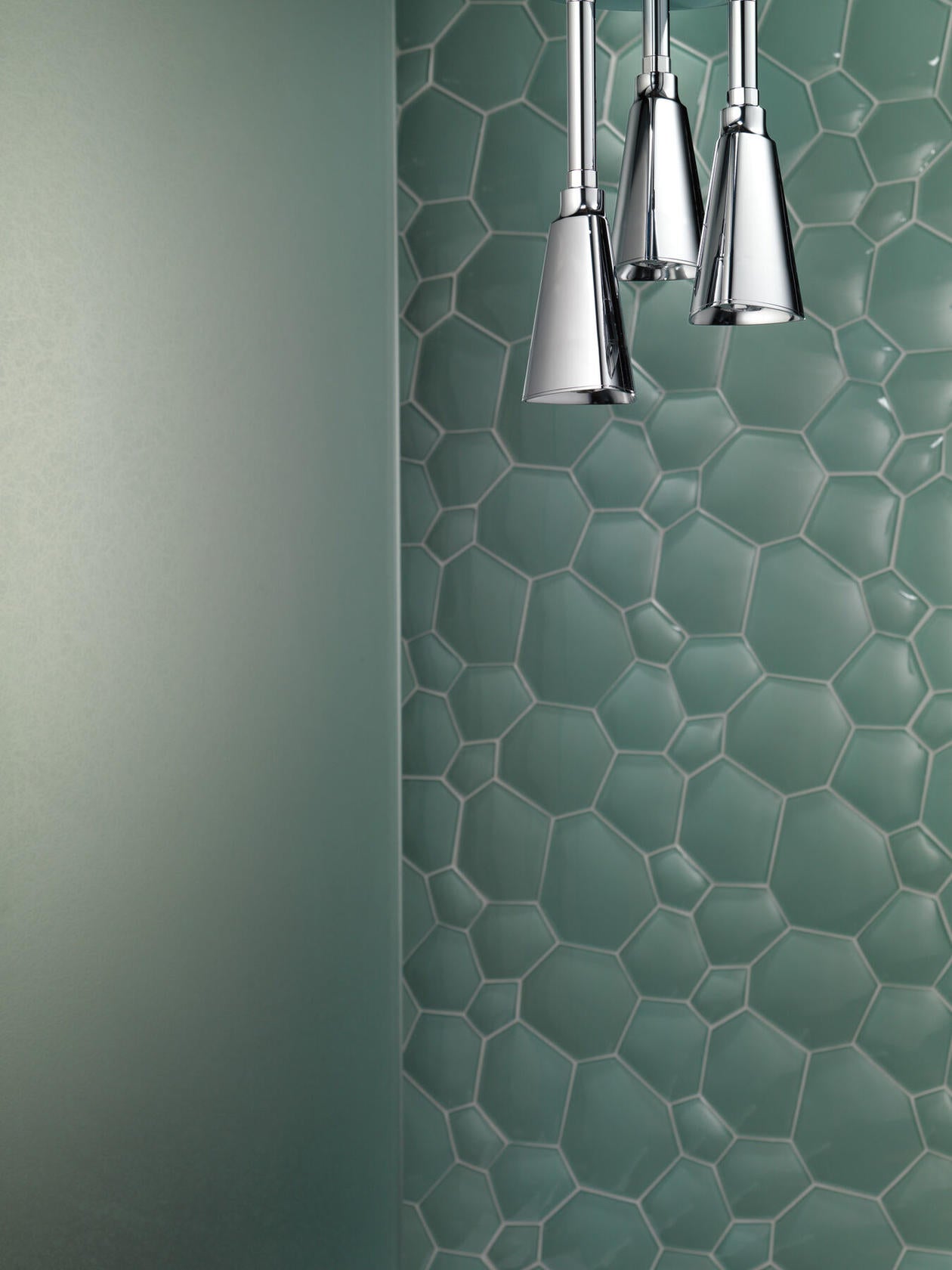 Delta 57140-25 Zura H2O Kinetic 2.5 GPM Ceiling-Mount Pendant Raincan Shower Head (Chrome)