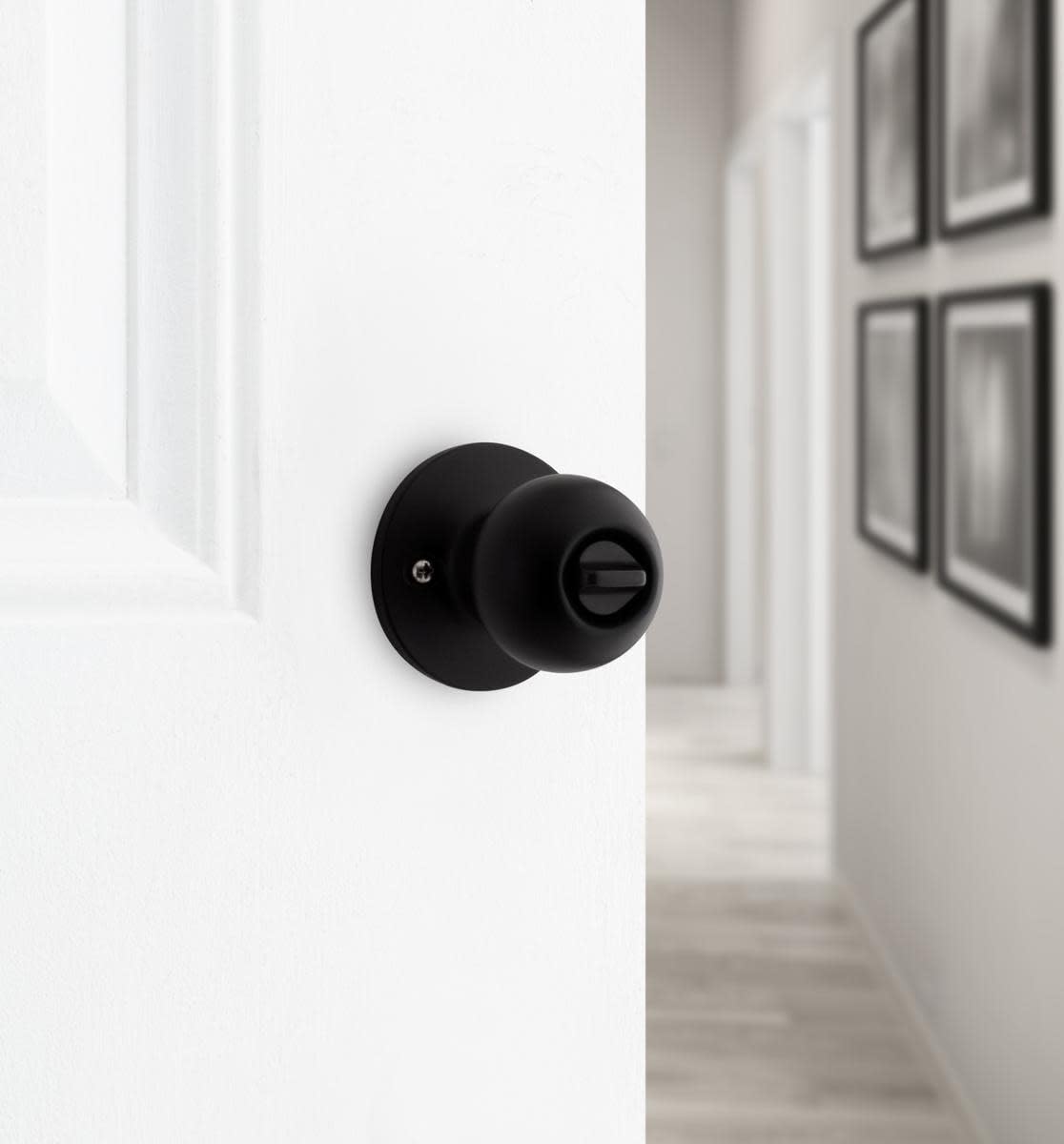Kwikset SK3000RG Regina Privacy Door Knob Set with Round Rose from the Safe Lock Collection