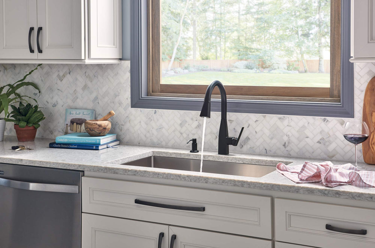 Peerless Xander P7919LF-BL Single-Handle Pull-Down Kitchen Faucet, Matte Black, 1.0 GPM