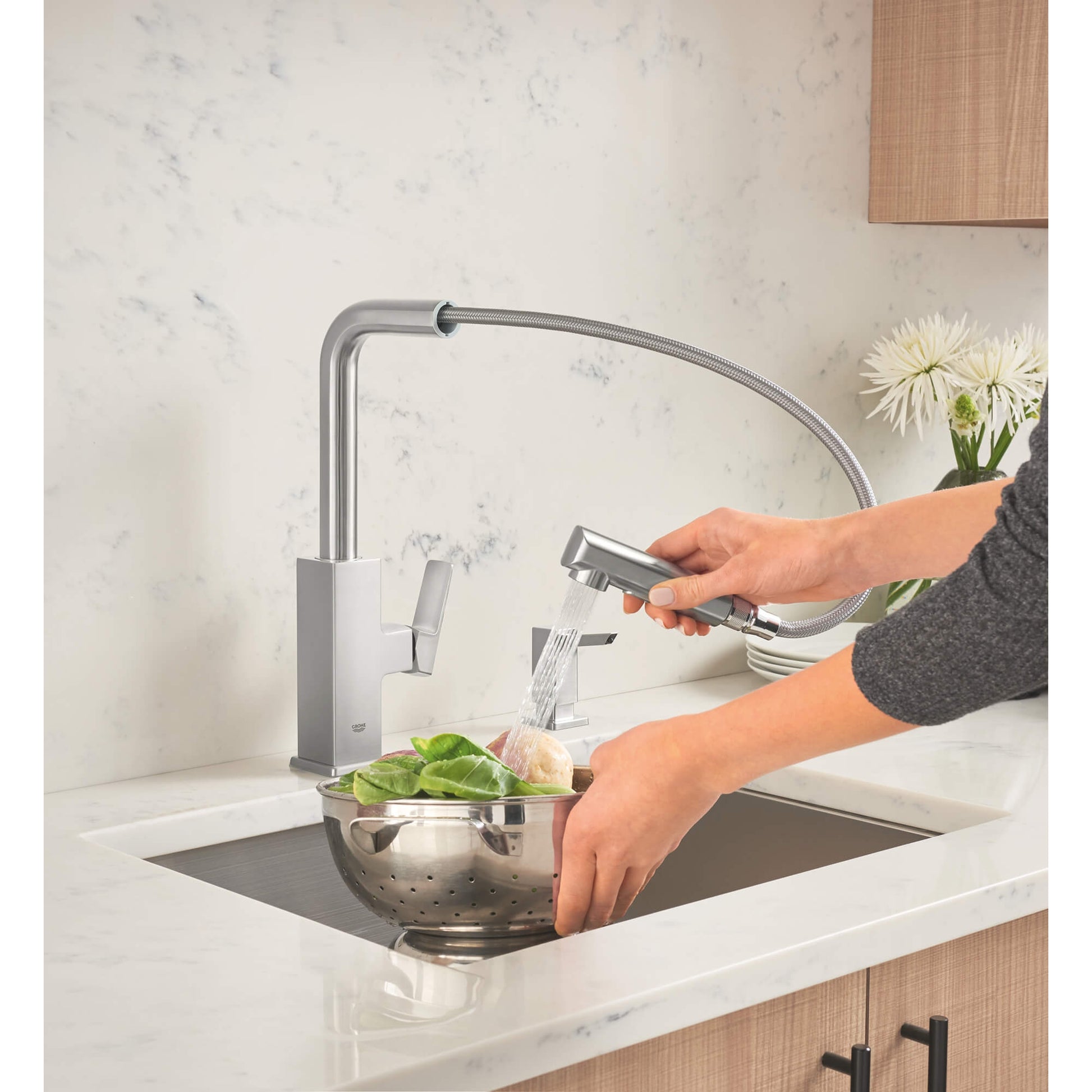 Grohe 30367DC0 Tallinn Single-Handle Pull-Out Sprayer Kitchen Faucet with Soap Dispenser, SuperSteel Infinity Finish