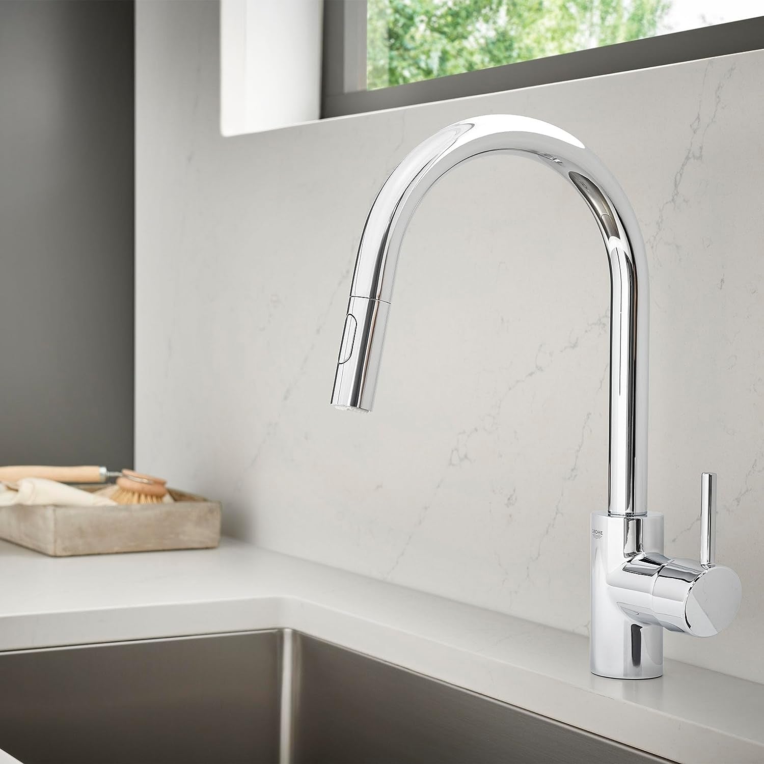 Grohe 326652433 Concetto Pull-Down Single Handle Kitchen Faucet, Matte Black
