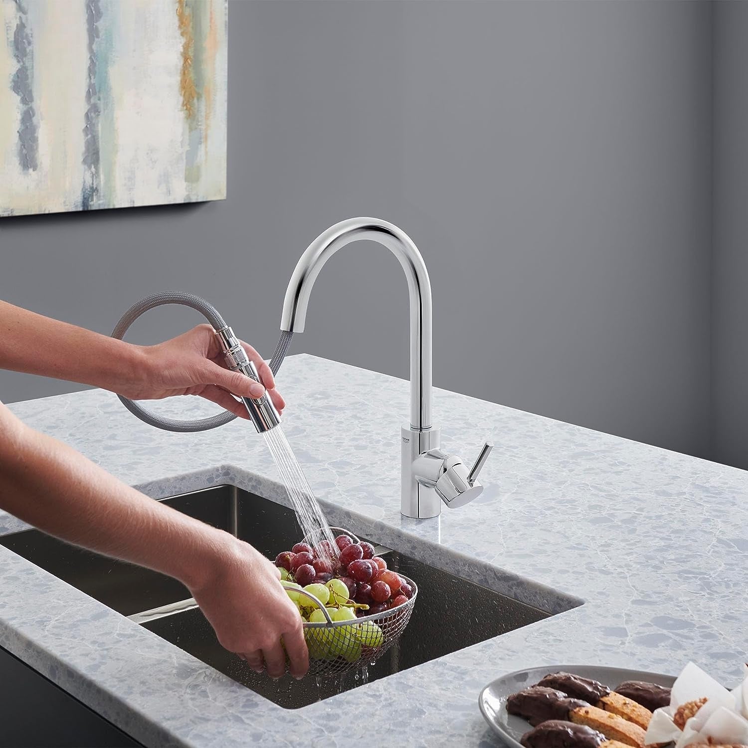 Grohe 326652433 Concetto Pull-Down Single Handle Kitchen Faucet, Matte Black