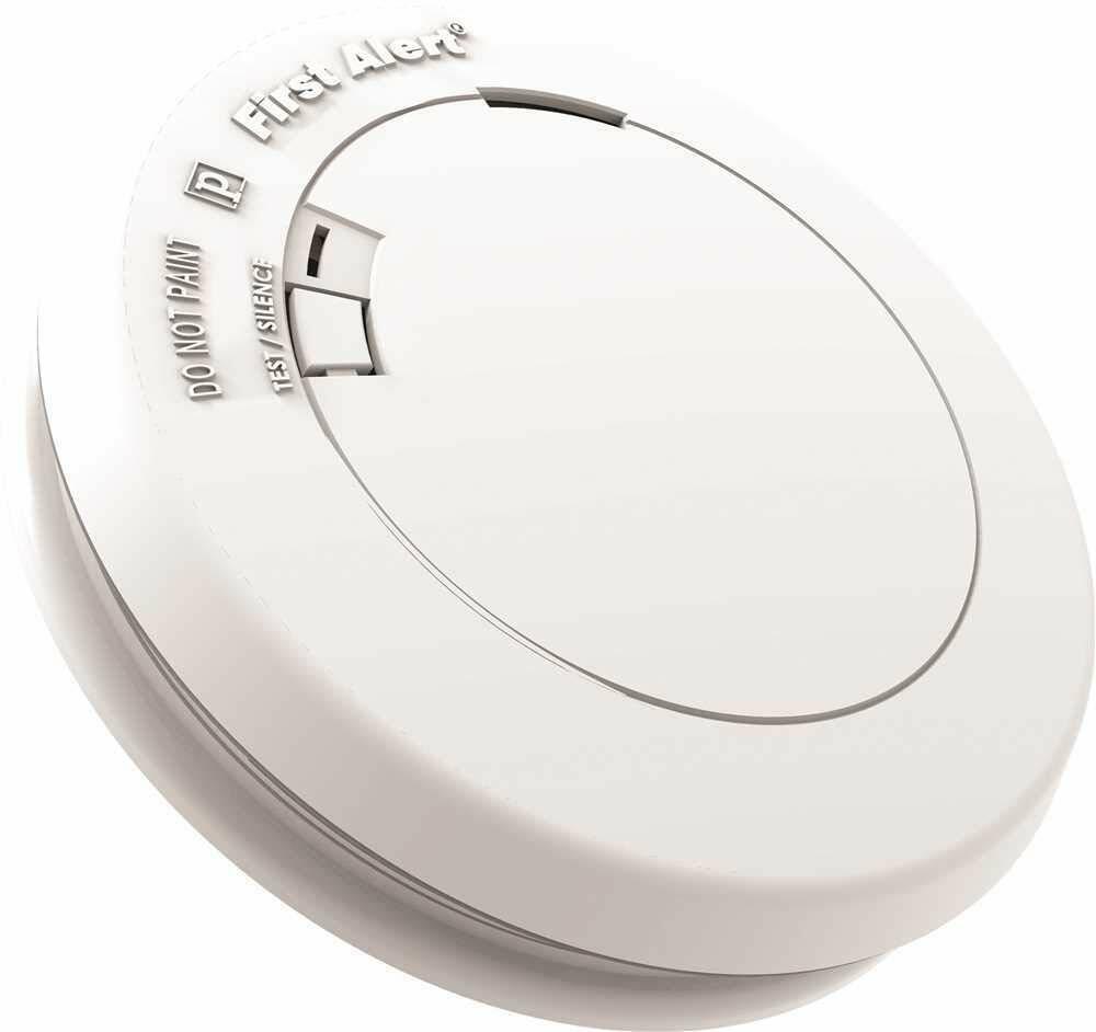 First Alert BRK PR700B Low Profile Carbon Zinc Smoke Alarm