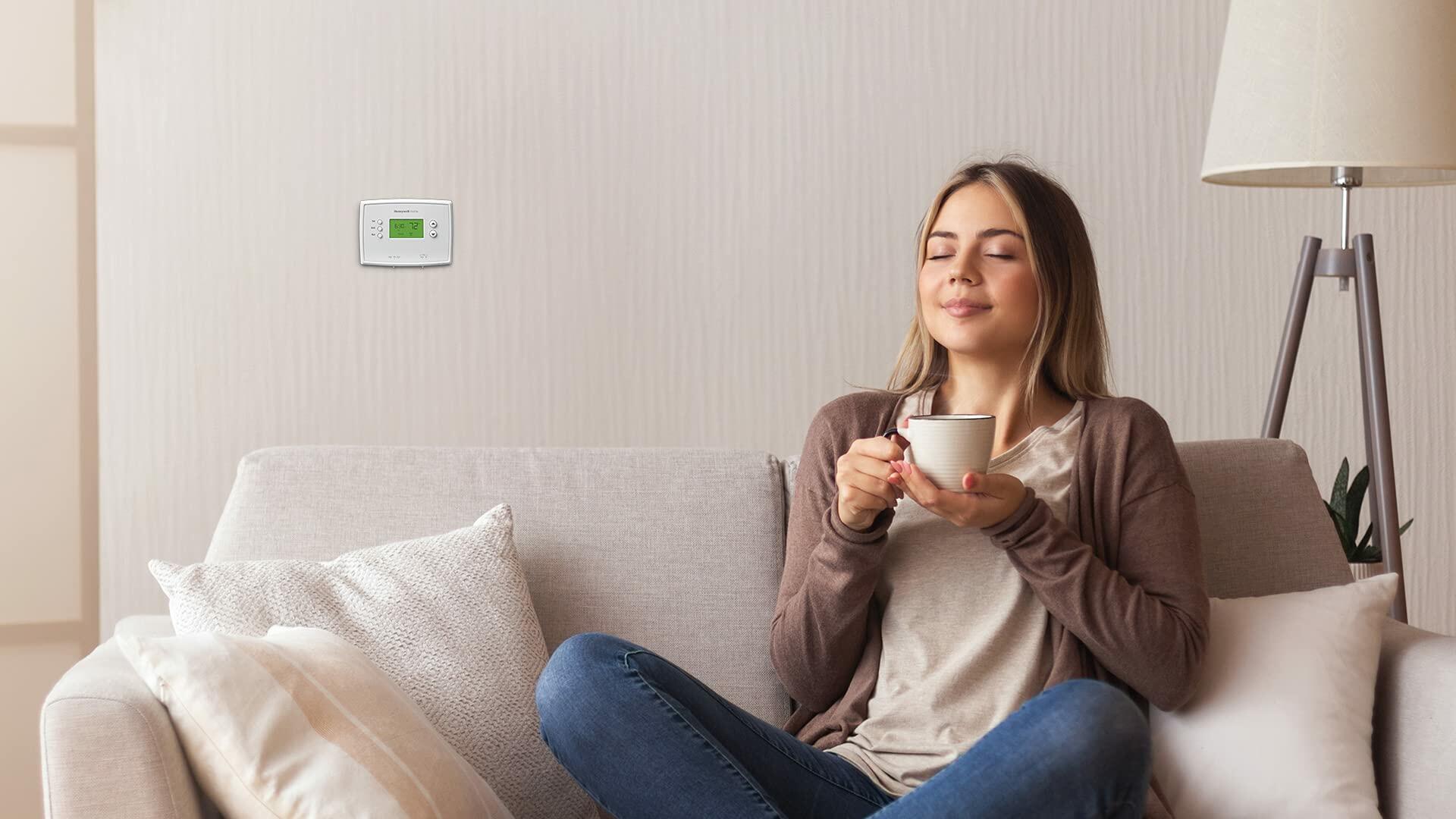 Honeywell Rth2510b1018 4-3/4" X 3-3/8" X 1-1/8" White 7-Day Programmable Thermostat With Backlight3