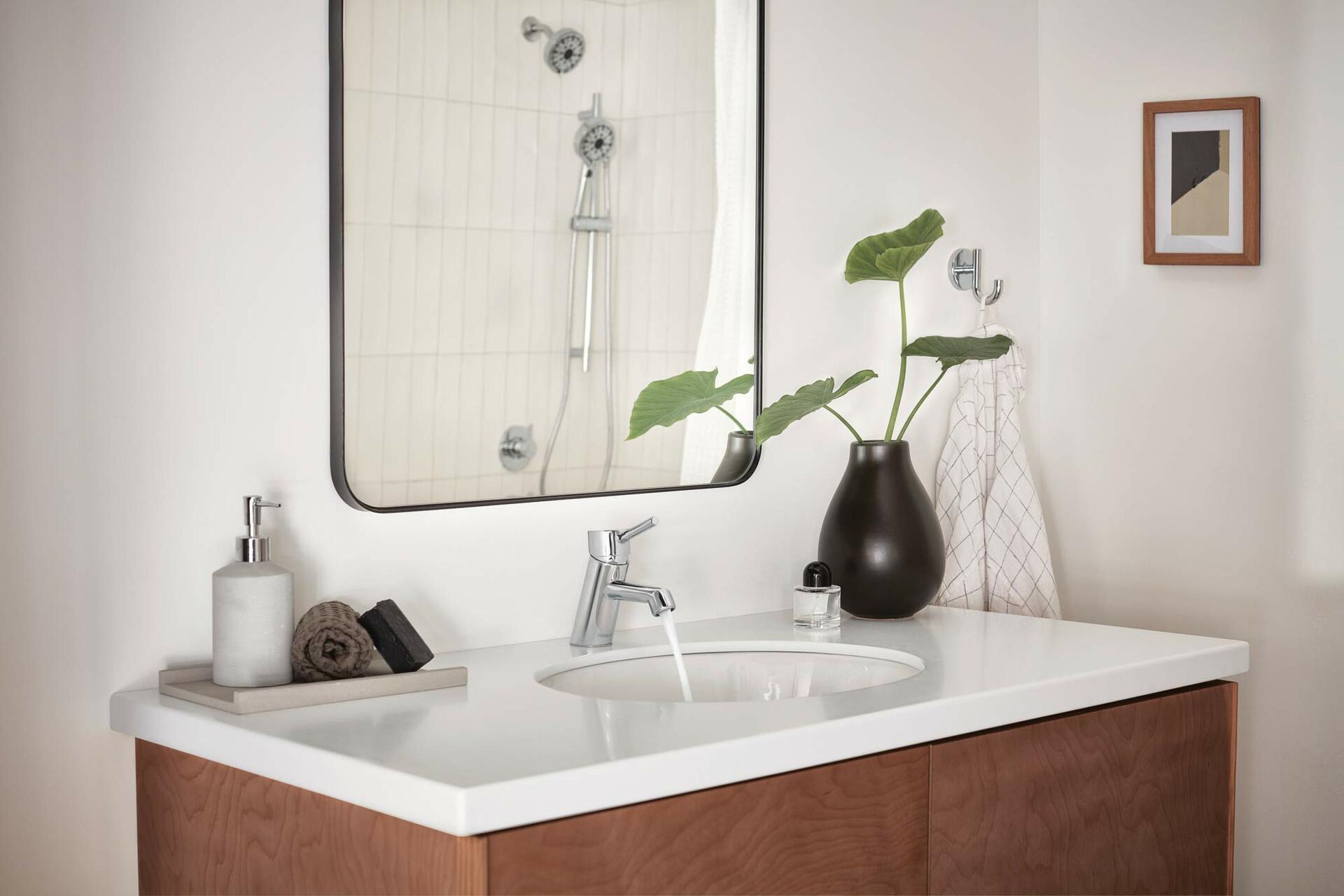 Peerless P1547LF Single Hole Bathroom Faucet 1.0 GPM (Chrome)